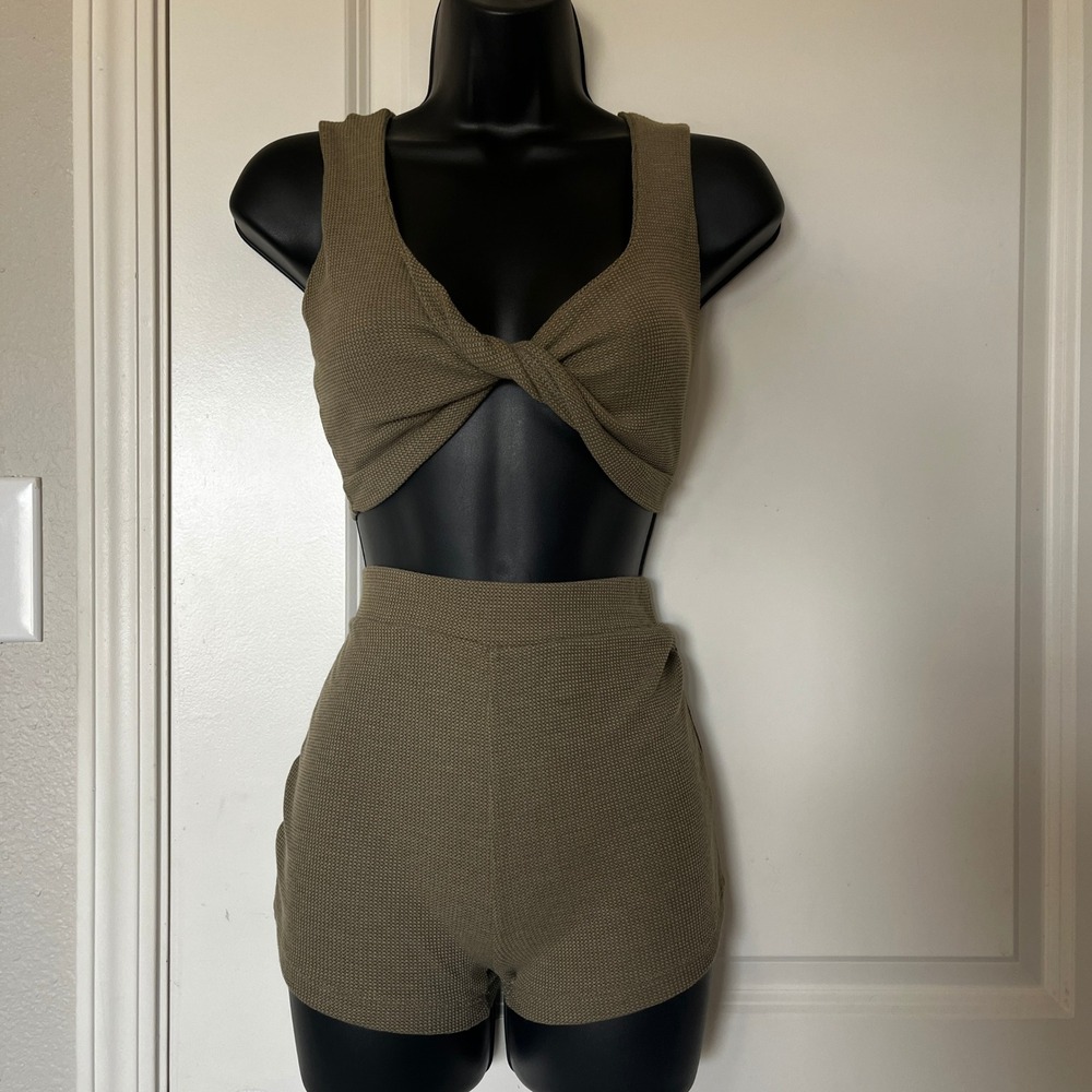 NEW Amable Women's Olive Green Set Small